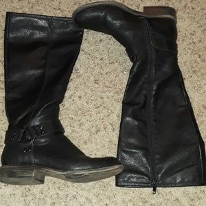 Black riding  boots. I'm 5'1size 6M unr8ed brand